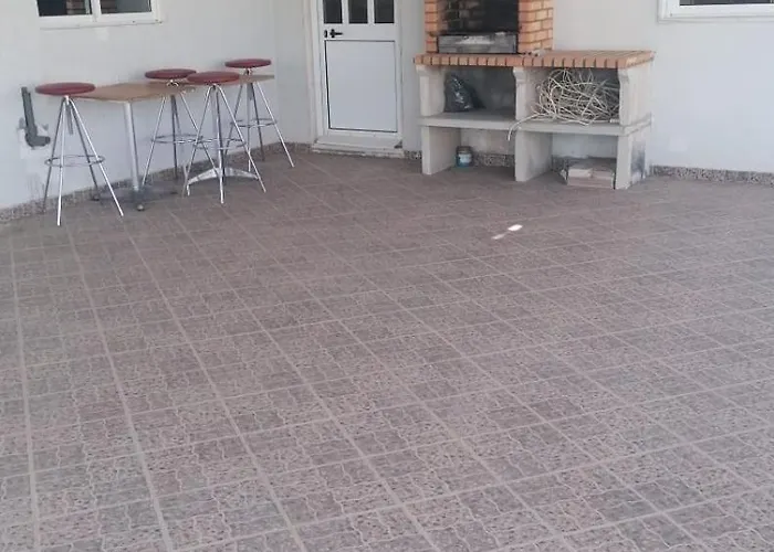 Casa Cabral : Big Apartment Next To The Beach