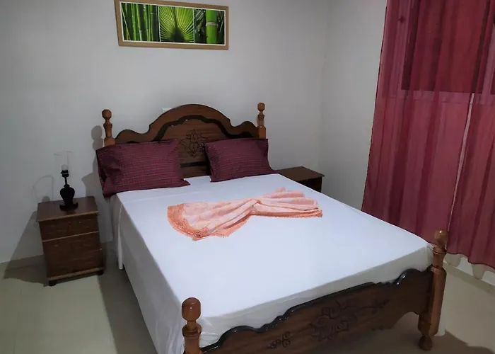 Casa Cabral : Big Apartment Next To The Beach